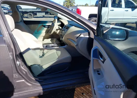 2015 Nissan Altima 2.5 S z USA, uszkodzony, nr VIN 1N4AL3AP9FN378344